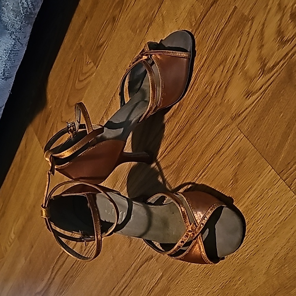 Burju Open Toe Cross Strap Dance Shoes